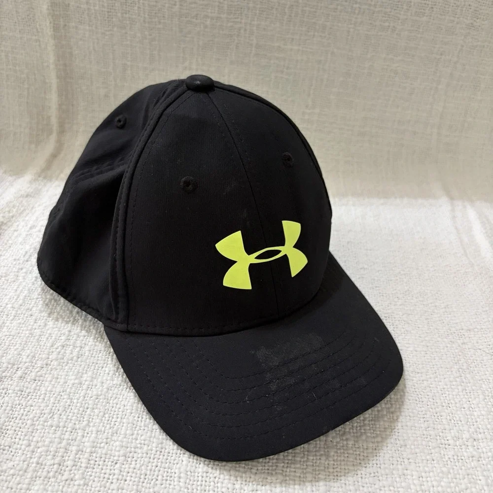 Under Armour Hat Cap‎ Stretch Fit Youth  Black Fitness Boys S\M Embroidered